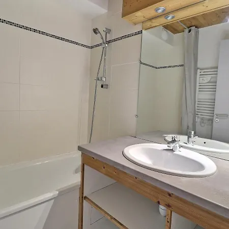 Location La Tania : 2 Pieces, 4 Pers, Balcon, Proche Commerces Et Navettes - Fr-1-182a-22 Apartment Courchevel